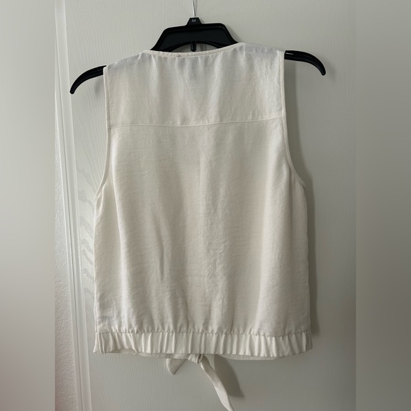 IZ Byer Cream Sleeveless Button Down Tie Front Top. Size Medium - Picture 5 of 10